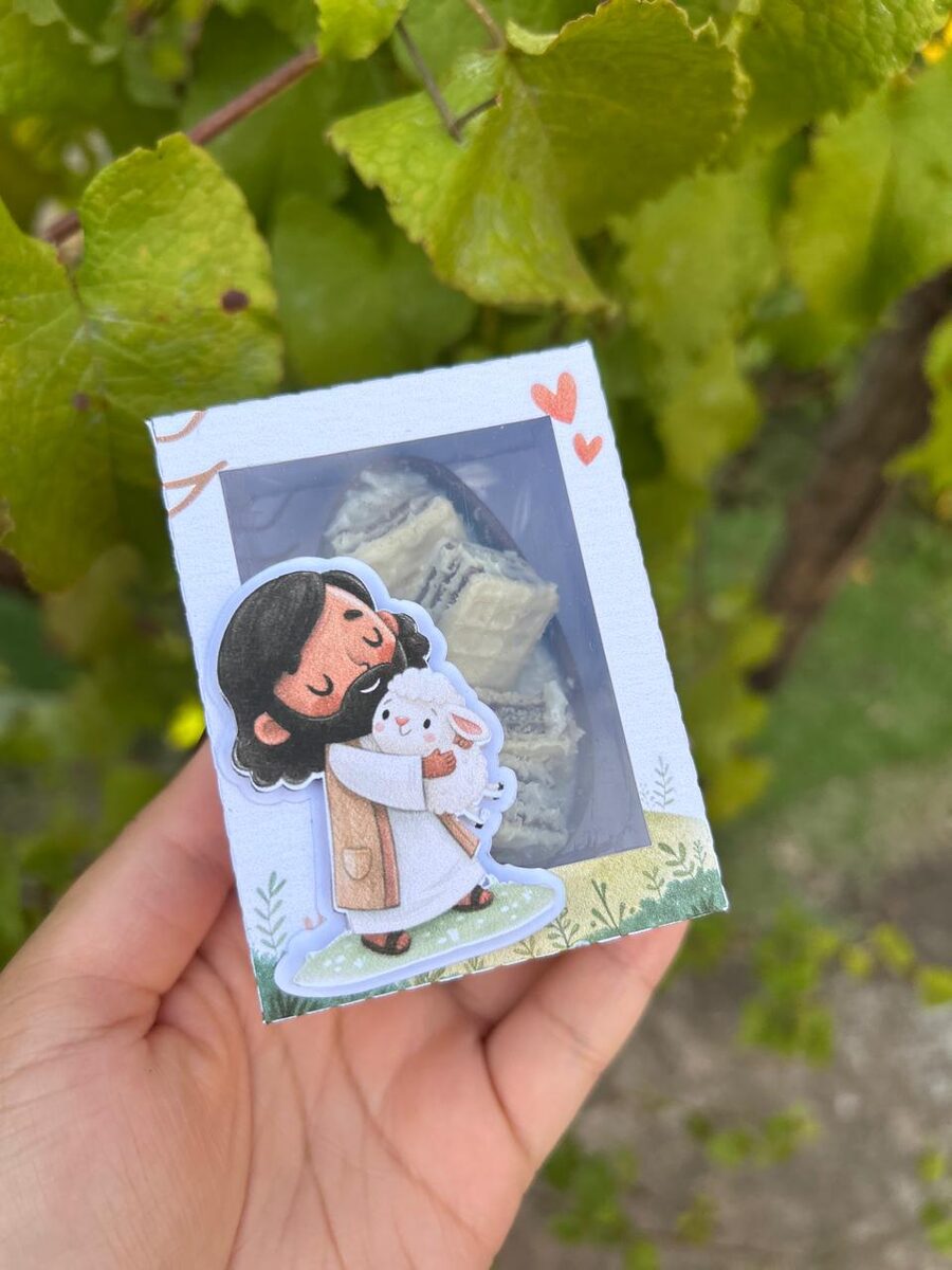 Caixinha com doce personalizado produzido pela Lindo Sol